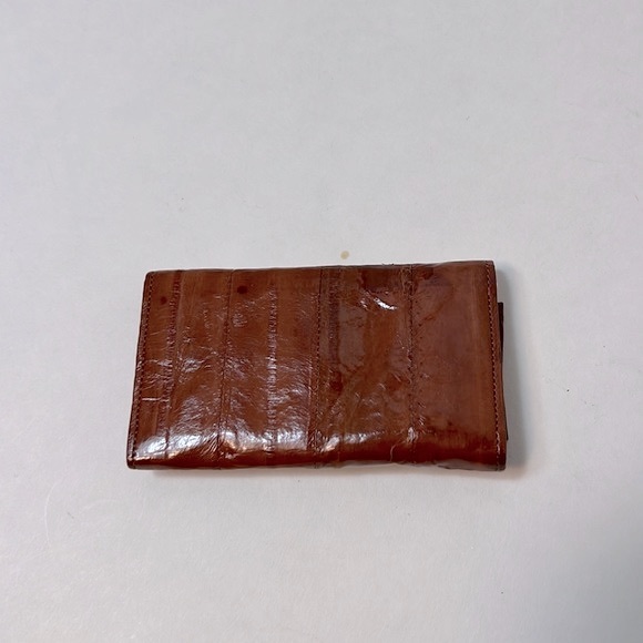 Eelskin checkbook cover and key case - Picture 8 of 8